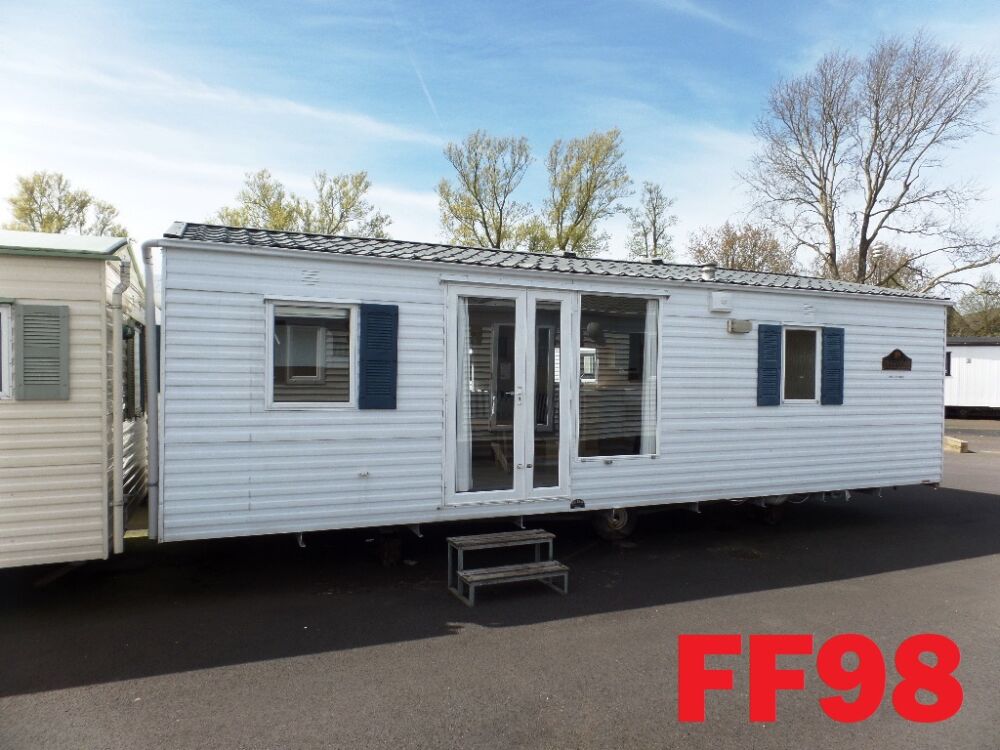 FF98 Willerby Le Cottage middenkamer